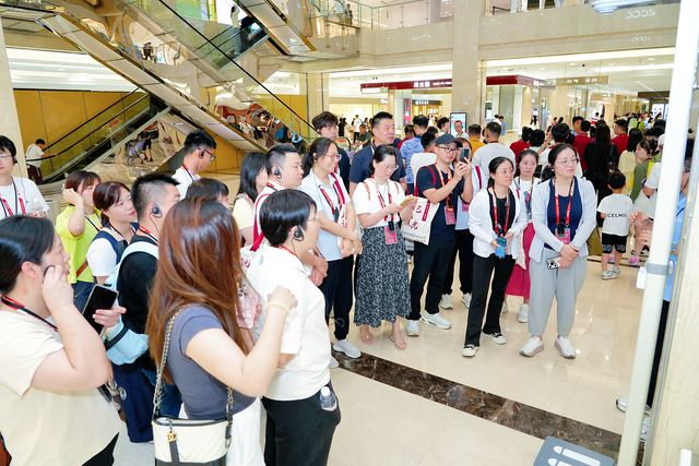 卖场现场 · 服务标准观察